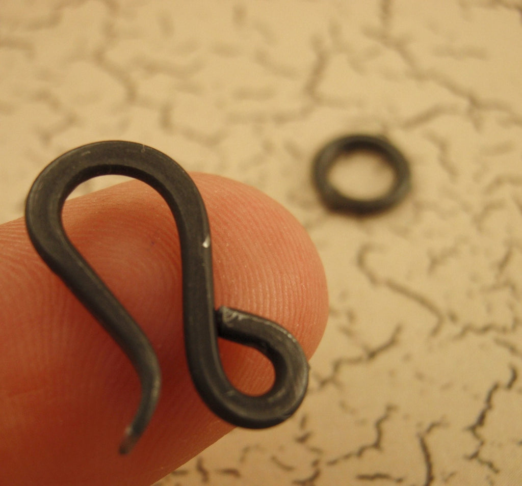 1 Hand Forged Black Iron Hook Clasp With Jump Ring - 16mm X 10mm