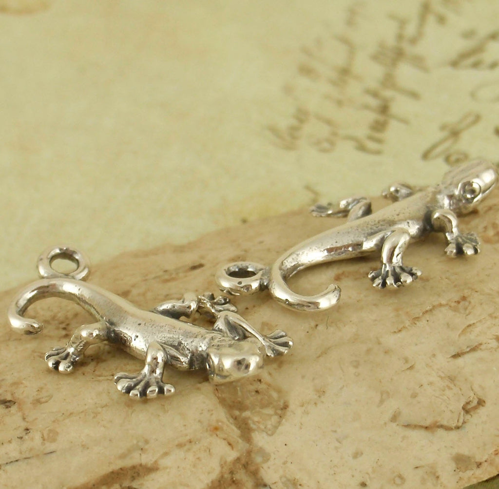 1 Antique Sterling Silver Gecko Charm - 21mm x 12mm